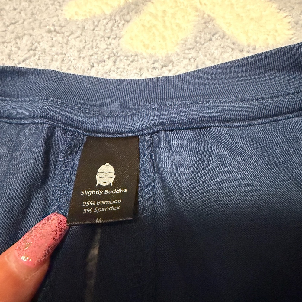 Elegant Navy Sleeveless Tank Top - Picture 4 of 4